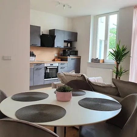 Pb - 2 - Stilvoll Eingerichtetes Im Herzen Senftenbergs *